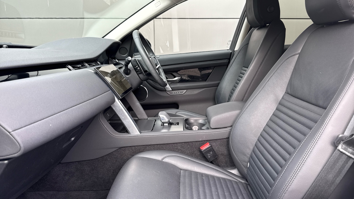 Used Land Rover Discovery Sport 2023 for sale - 76281286: Photo 3