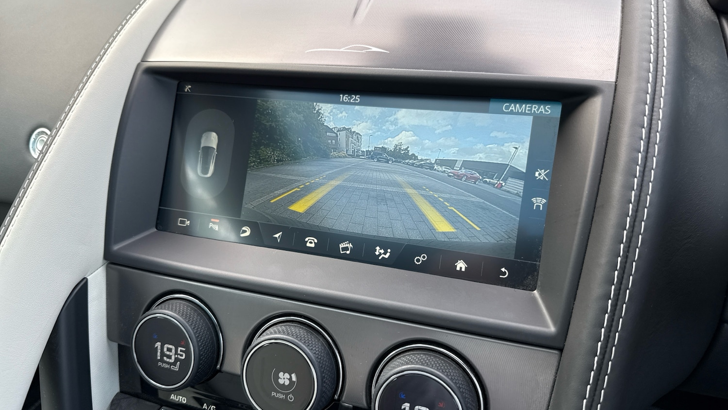 Used Jaguar F-Type 2024 for sale - 76547544: Photo 12