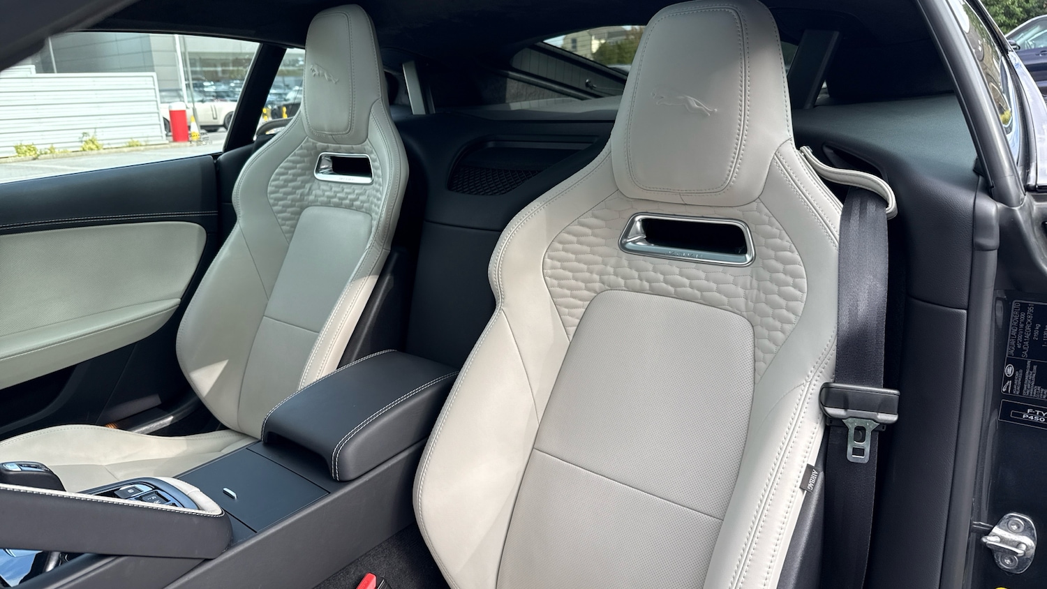 Used Jaguar F-Type 2024 for sale - 76547544: Photo 4