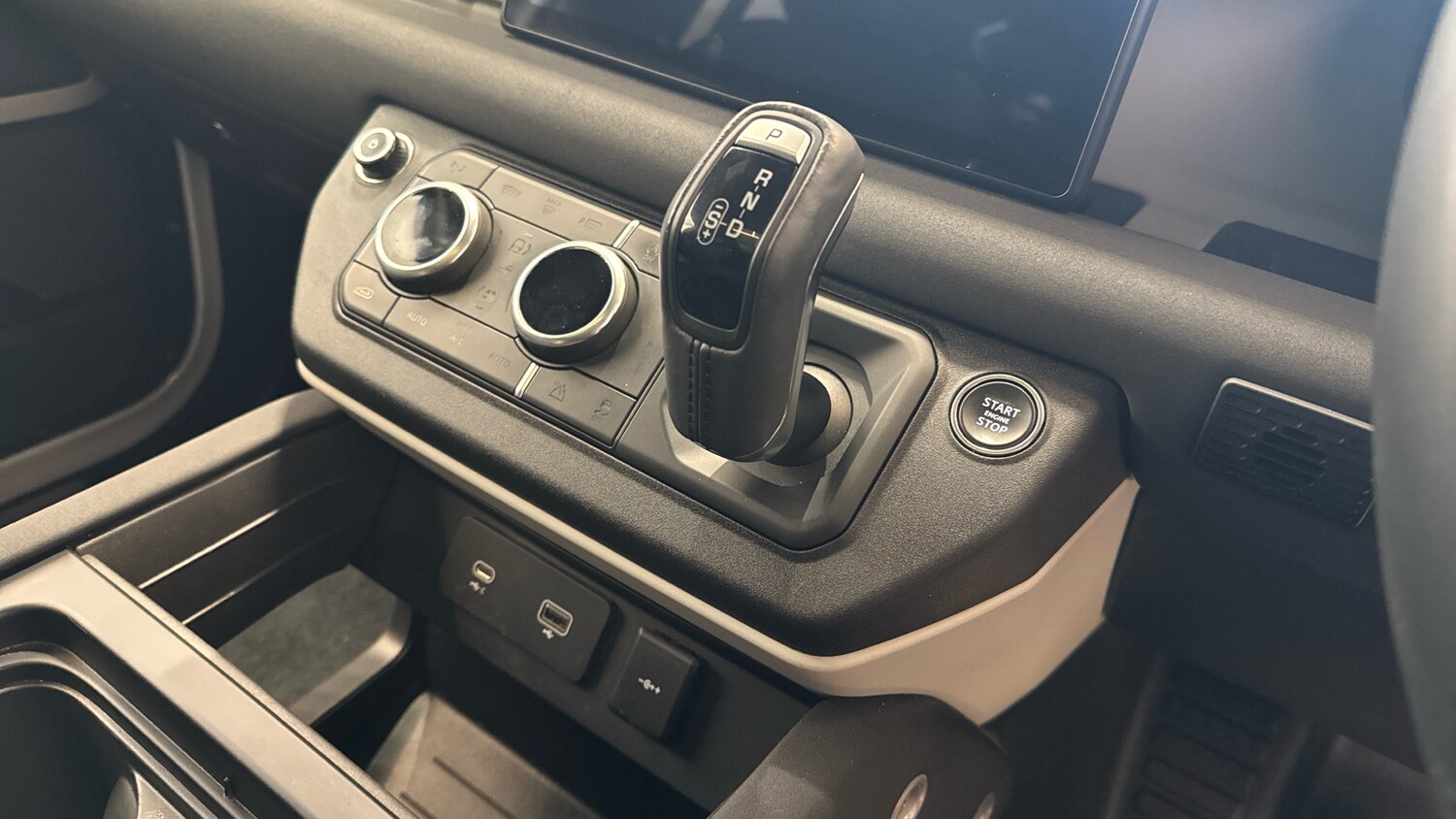 Used Land Rover Defender 2022 for sale - 76482816: Photo 13