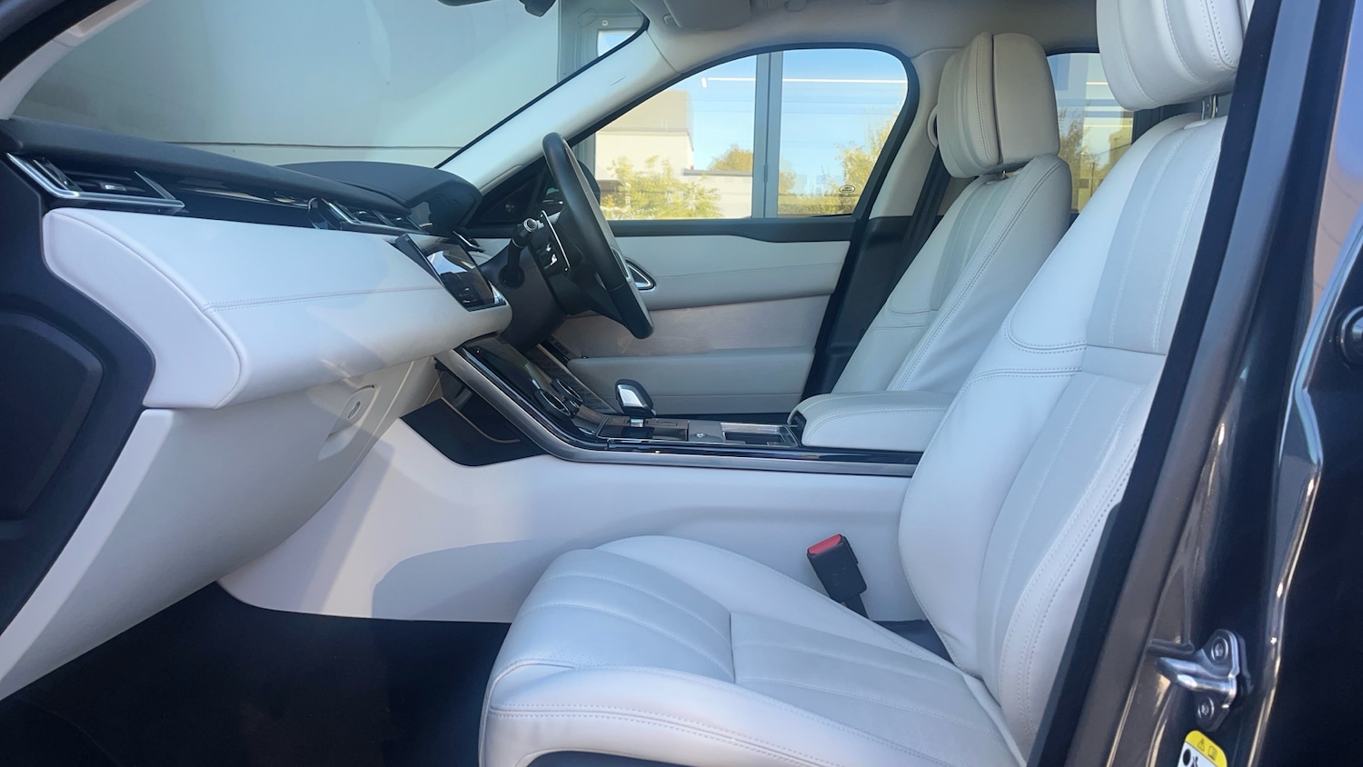 Used Land Rover Range Rover Velar 2022 for sale - 76030139: Photo 3