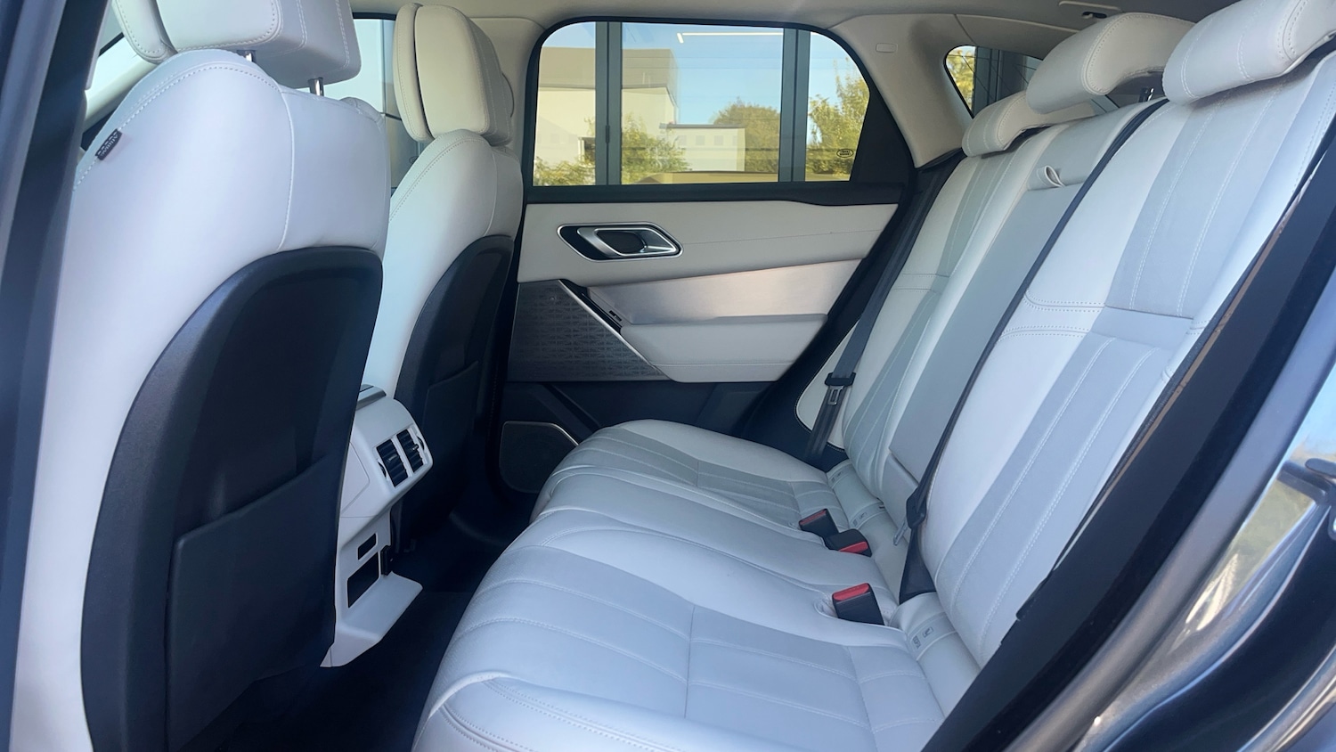 Used Land Rover Range Rover Velar 2022 for sale - 76030139: Photo 4