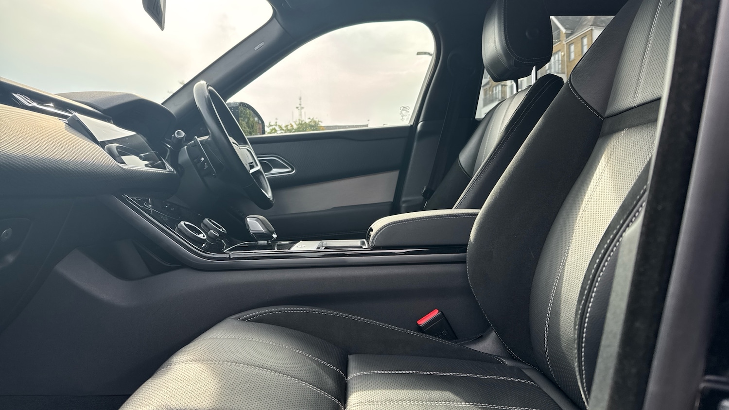 Used Land Rover Range Rover Velar 2022 for sale - 76082119: Photo 3