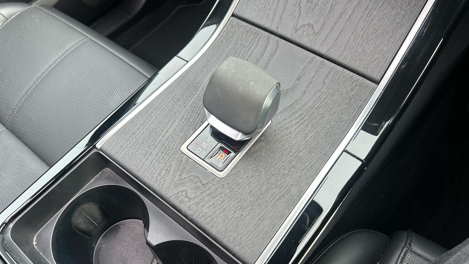 Used Land Rover Range Rover Velar 2024 for sale - 77595078: Photo 13