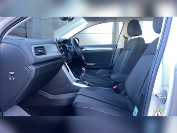 Used Volkswagen T-Roc 2023 for sale - 76368835: Photo