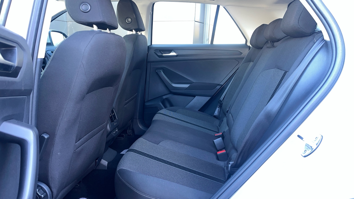 Used Volkswagen T-Roc 2023 for sale - 76368835: Photo 4