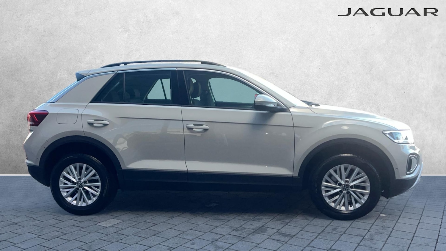 Used Volkswagen T-Roc 2023 for sale - 76368835: Photo 5