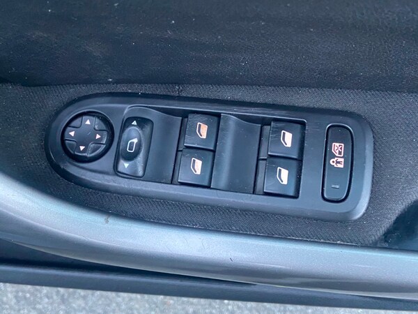 Used Peugeot 308 2010 for sale - 62721797: Photo 12