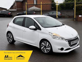 Used Peugeot 208 2013 for sale - 79726130: Photo