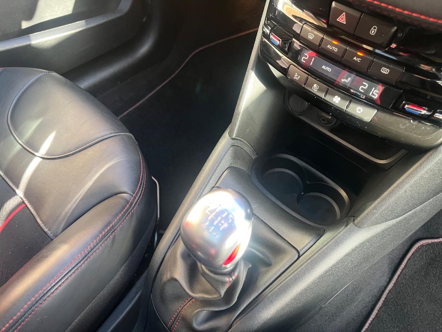 Used Peugeot 208 2016 for sale - 76936417: Photo 12