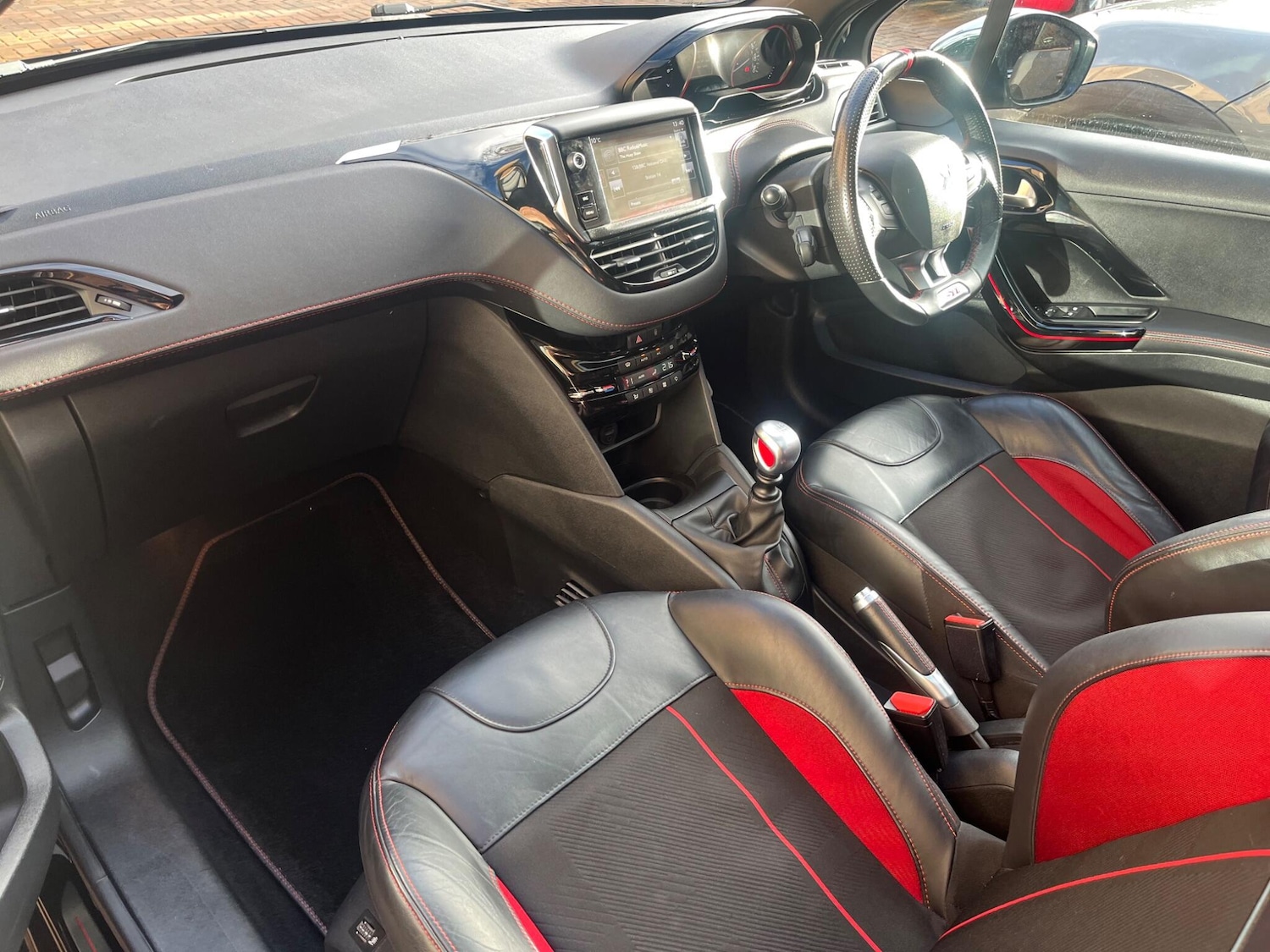 Used Peugeot 208 2016 for sale - 76936417: Photo 13