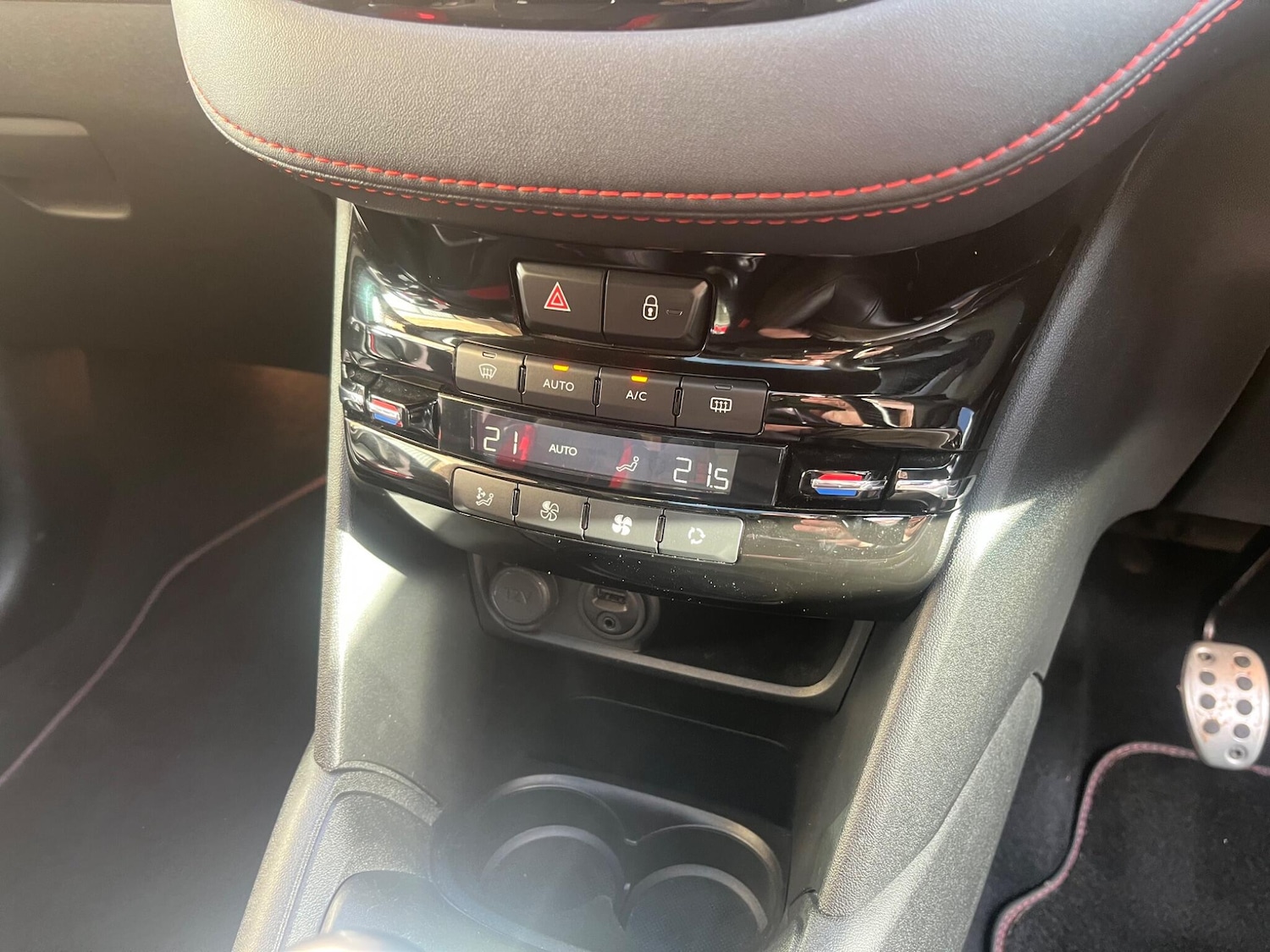 Used Peugeot 208 2016 for sale - 76936417: Photo 40