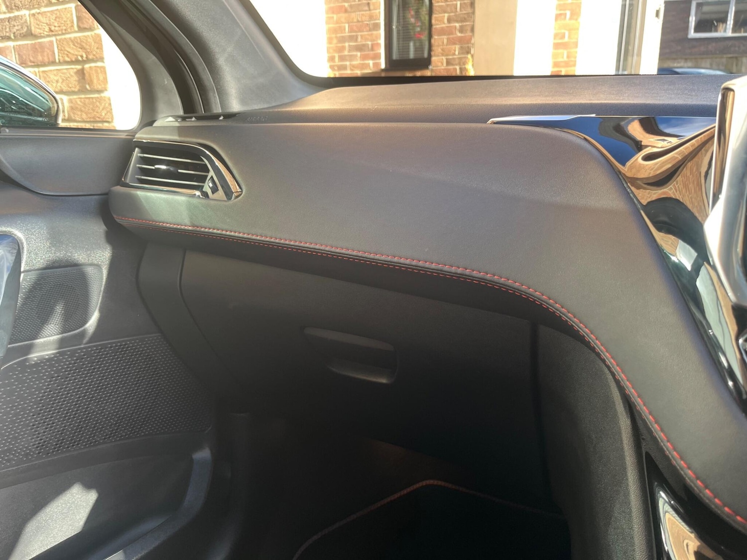 Used Peugeot 208 2016 for sale - 76936417: Photo 41