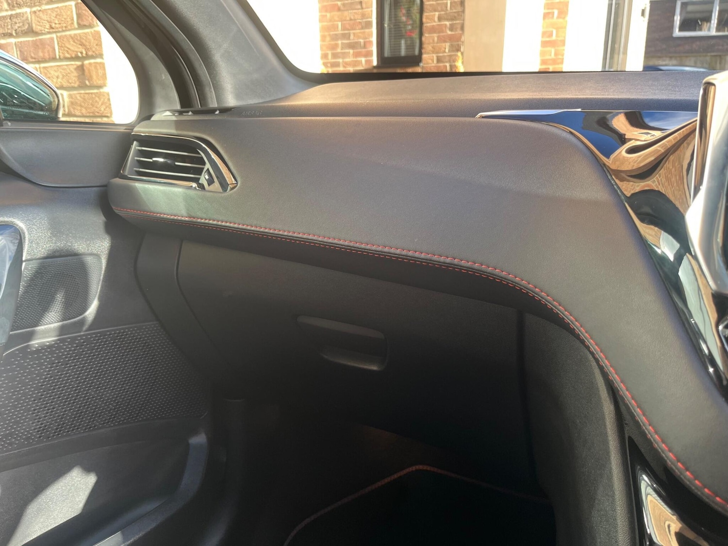 Used Peugeot 208 2016 for sale - 76936417: Photo 44