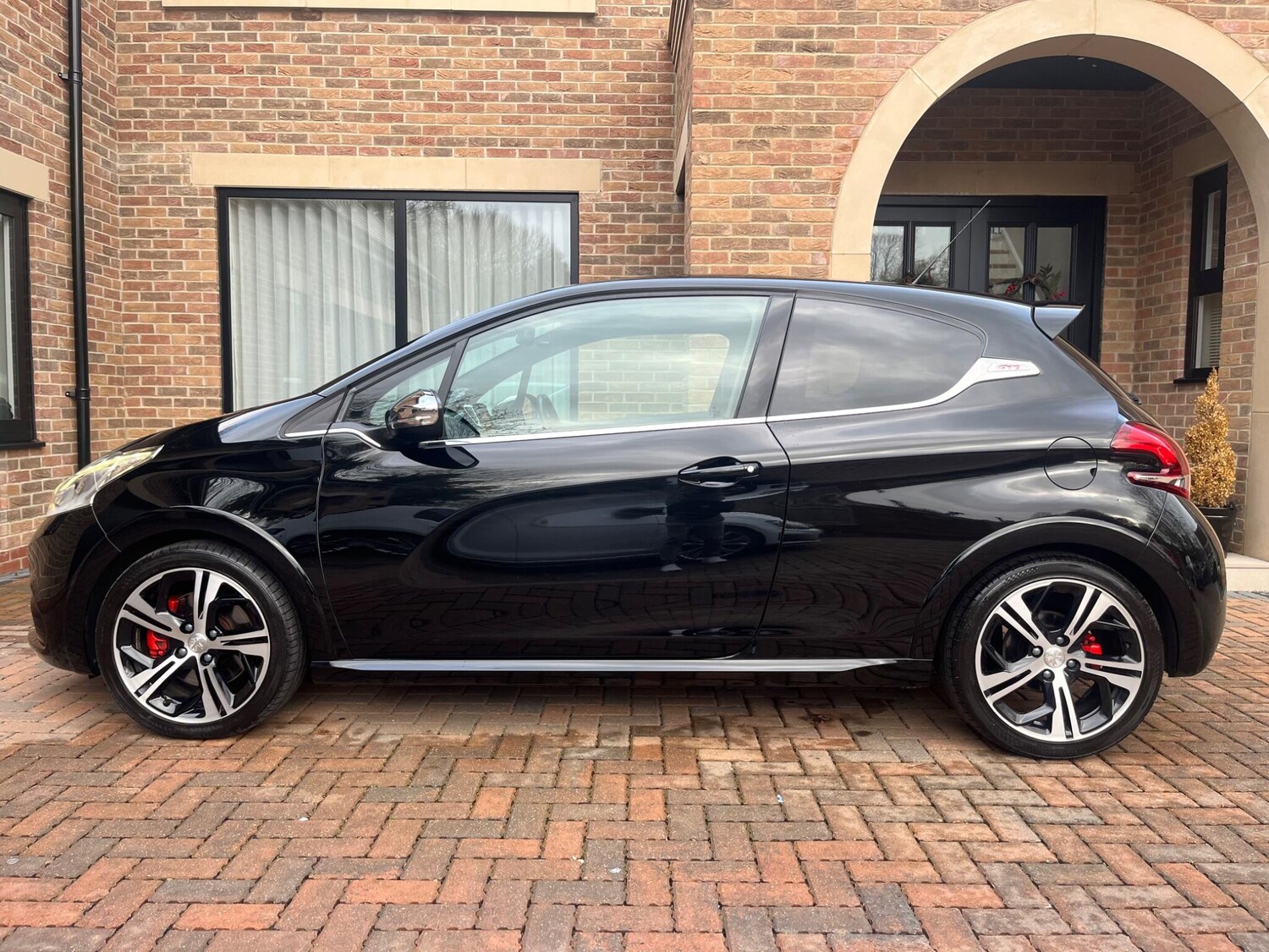 Used Peugeot 208 2016 for sale - 76936417: Photo 8
