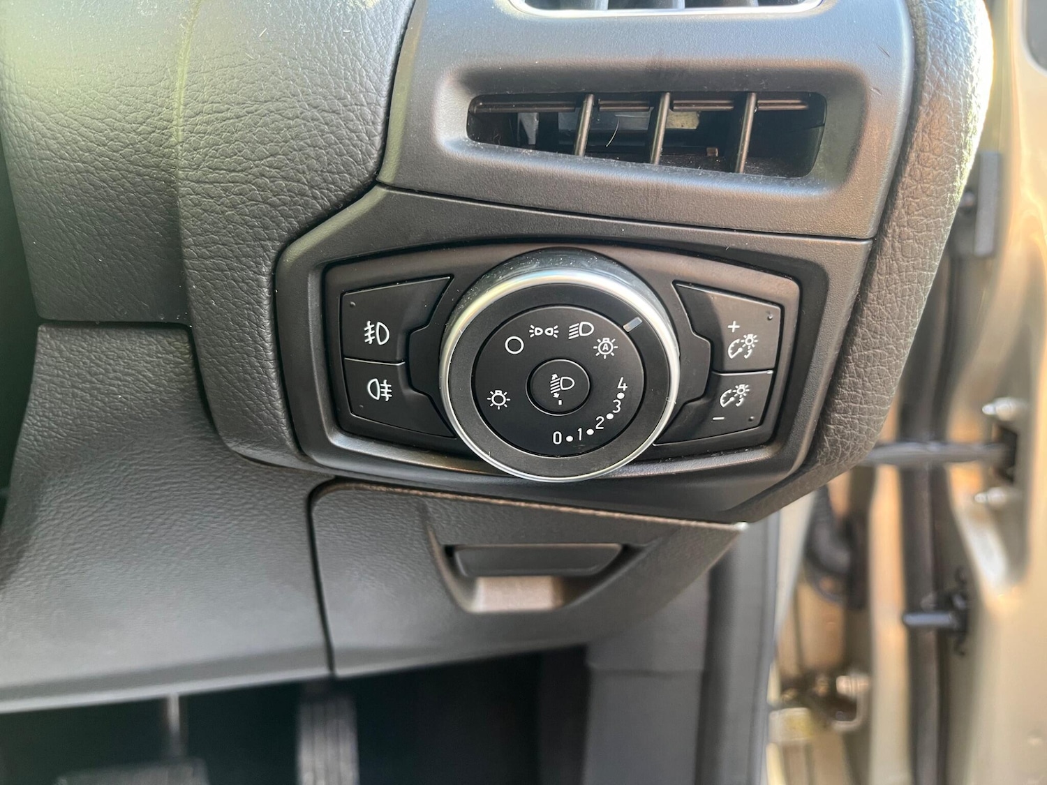 Used Ford Focus 2015 for sale - 77097898: Photo 16