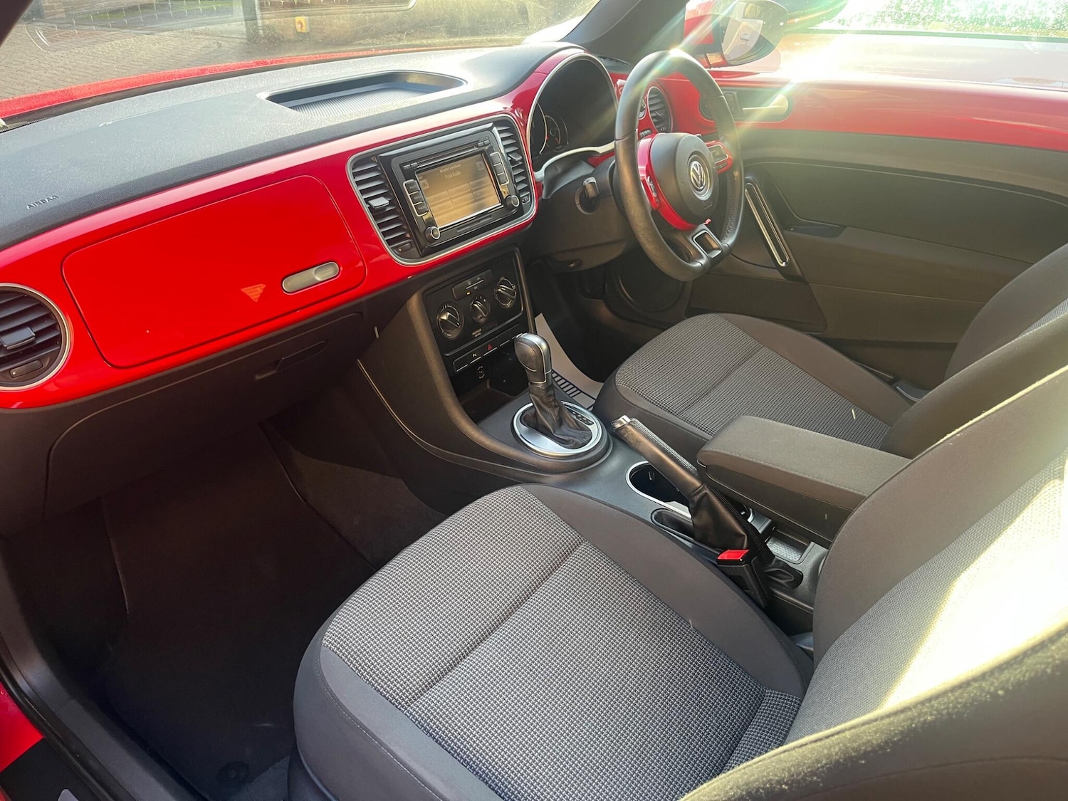 Used Volkswagen Beetle 2015 for sale - 76999024: Photo 32