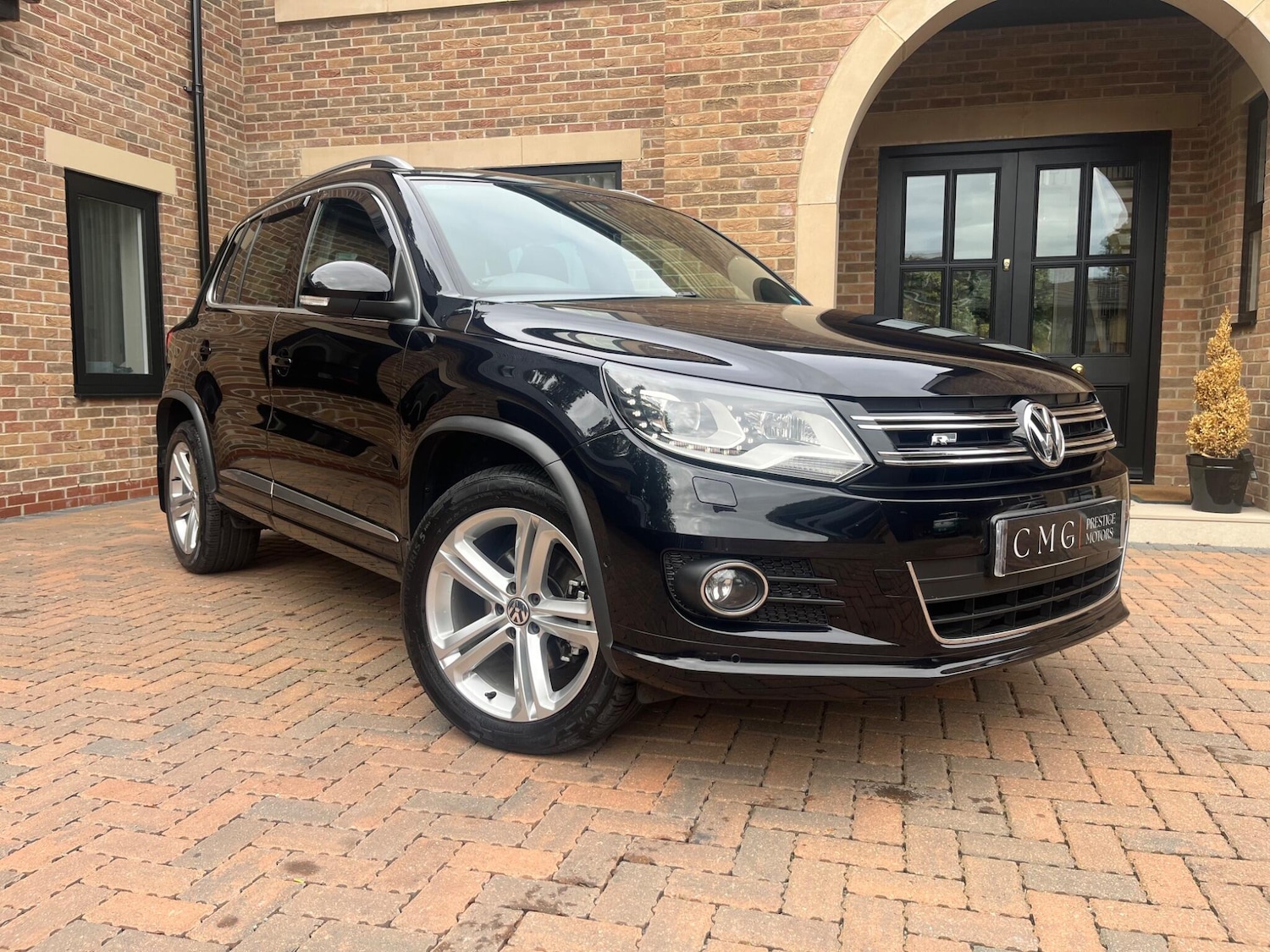 Used Volkswagen Tiguan 2015 for sale - 76759328: Photo 1