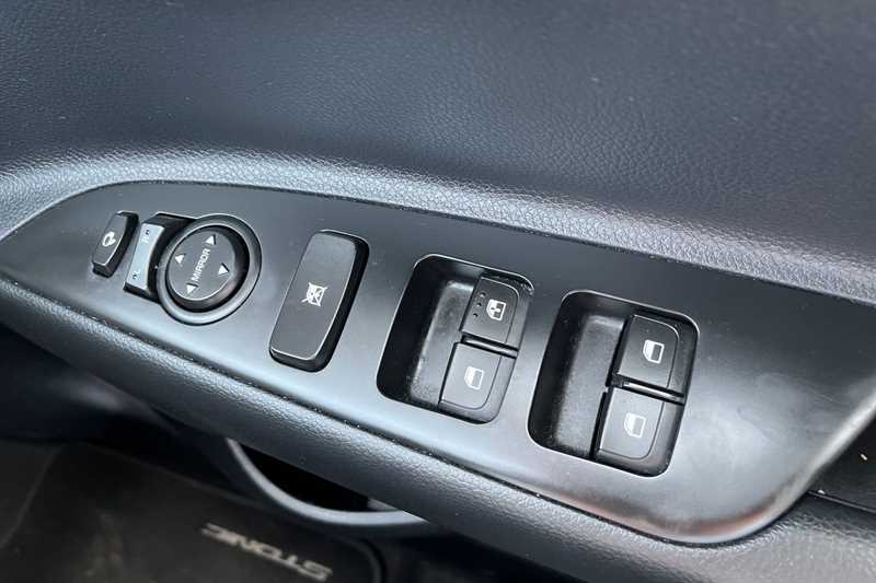 Used Kia Stonic 2023 for sale - 77786527: Photo 21