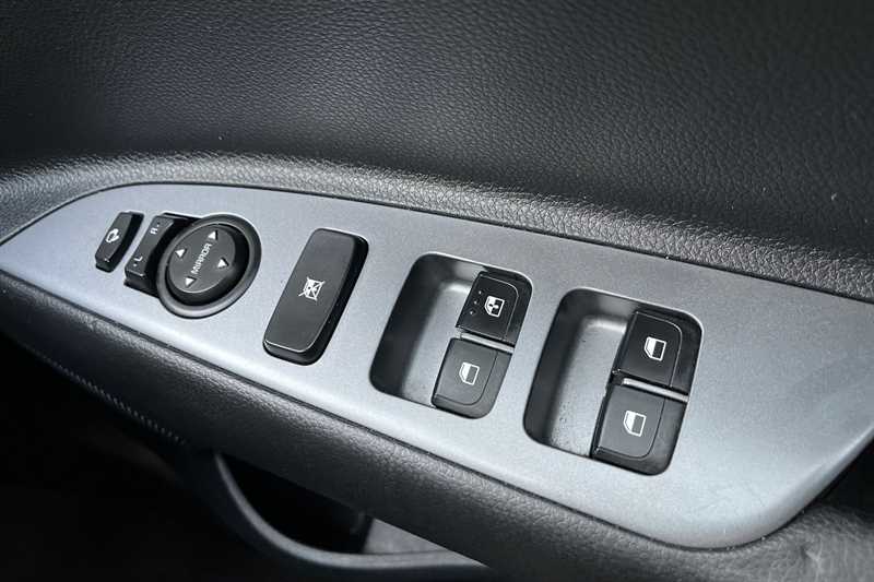 Used Kia Stonic 2023 for sale - 76745605: Photo 21