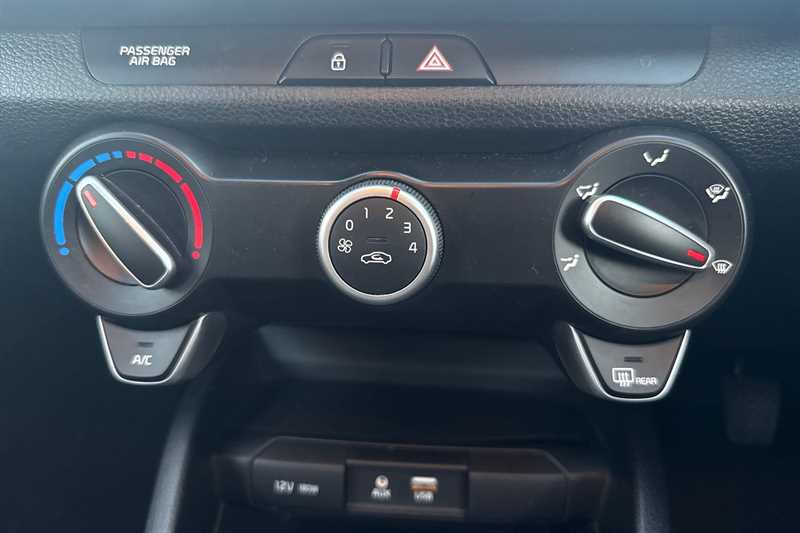 Used Kia Stonic 2018 for sale - 76705828: Photo 15