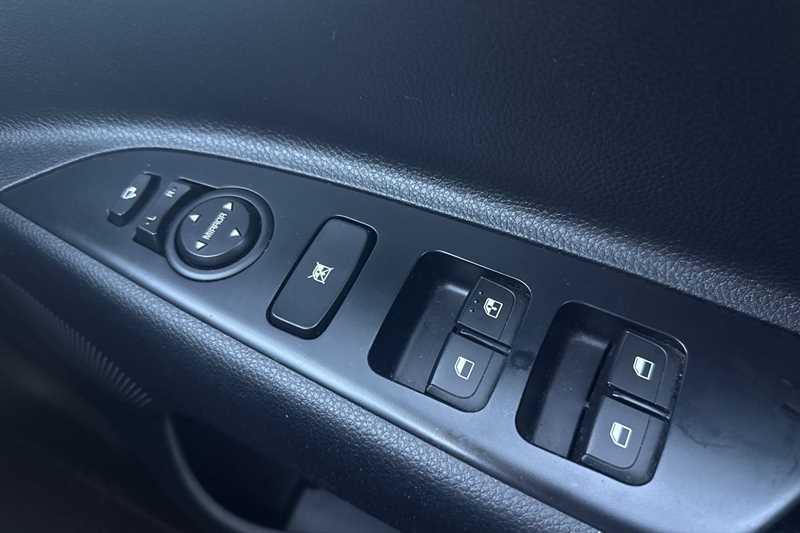 Used Kia Stonic 2018 for sale - 76705828: Photo 21