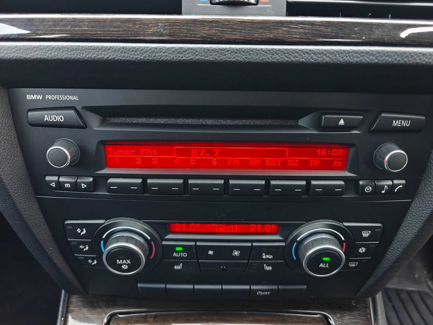 Used BMW 3 Series 2011 for sale - 76568222: Photo 42