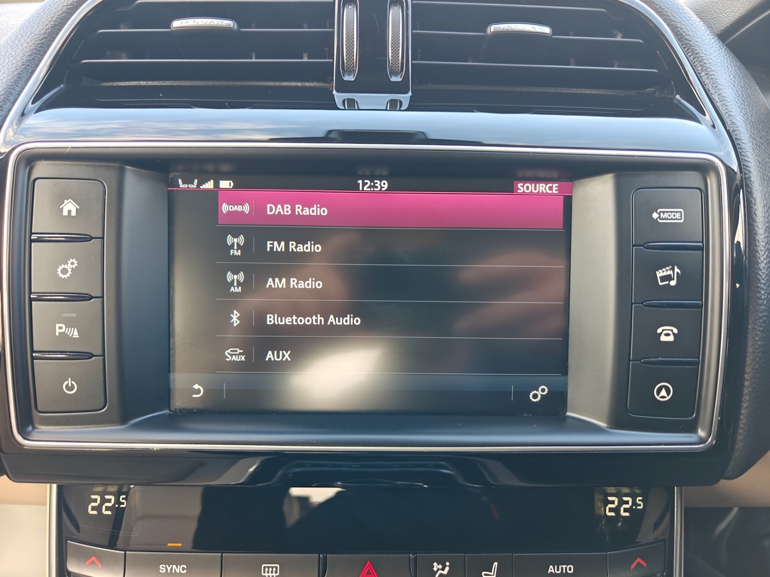 Used Jaguar XE 2016 for sale - 76583442: Photo 41