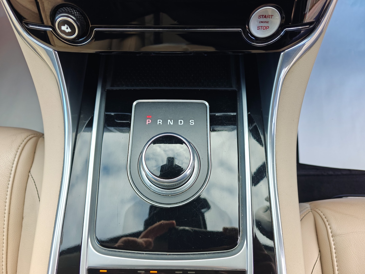 Used Jaguar XE 2016 for sale - 76583442: Photo 68