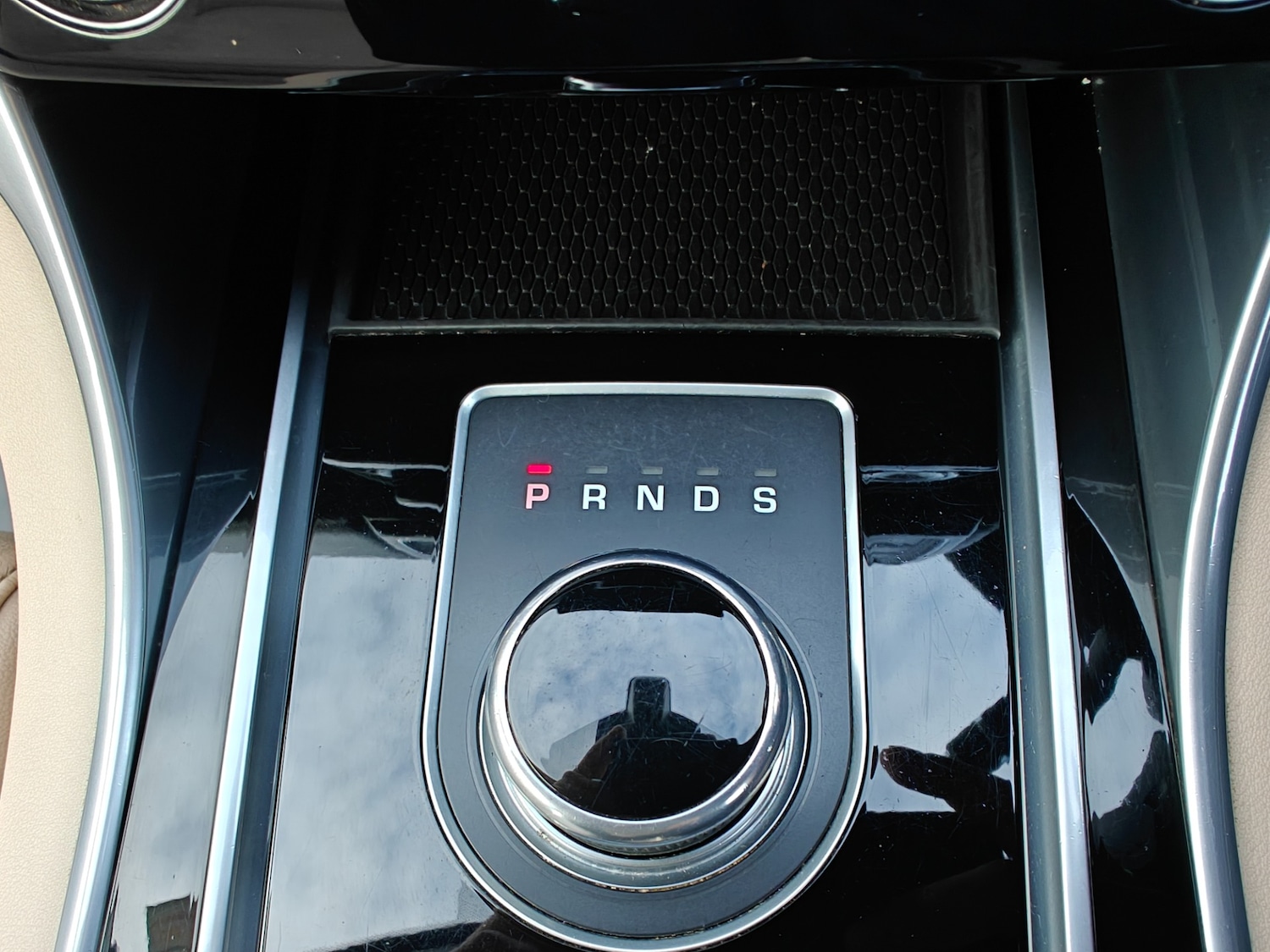 Used Jaguar XE 2016 for sale - 76583442: Photo 71