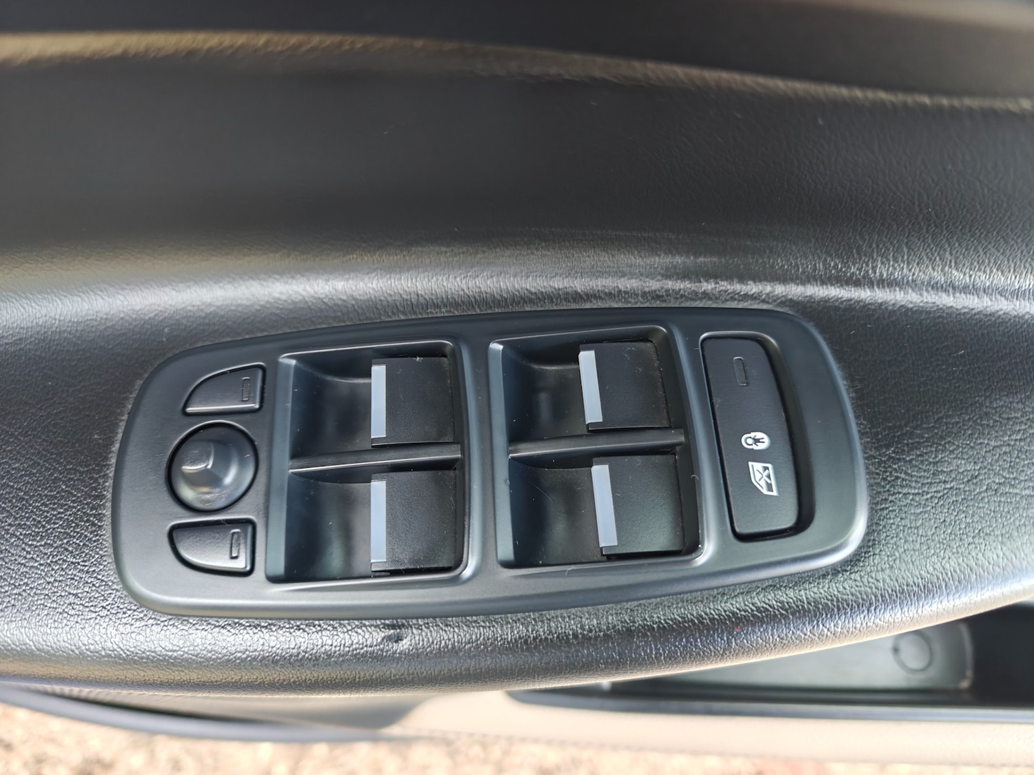 Used Jaguar XE 2016 for sale - 76583442: Photo 80