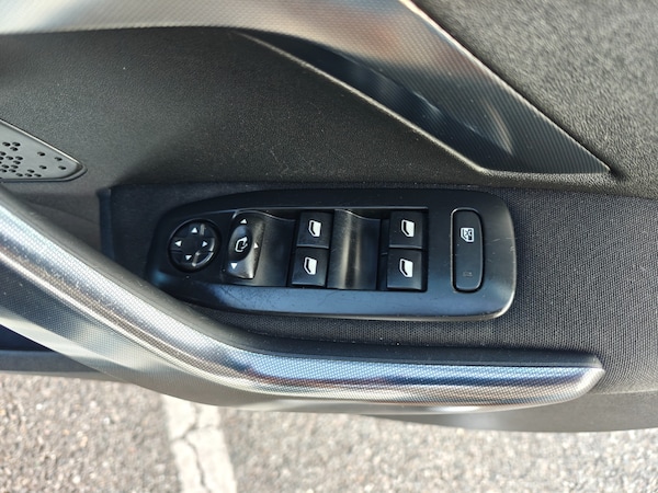Used Peugeot 2008 2014 for sale - 75022230: Photo 75