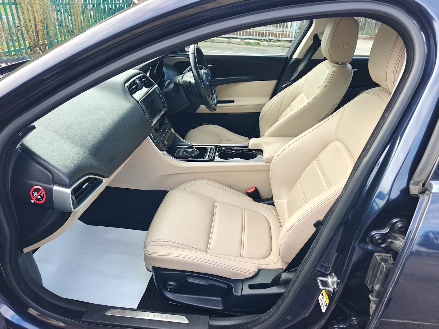 Used Jaguar XE 2016 for sale - 77318705: Photo 11