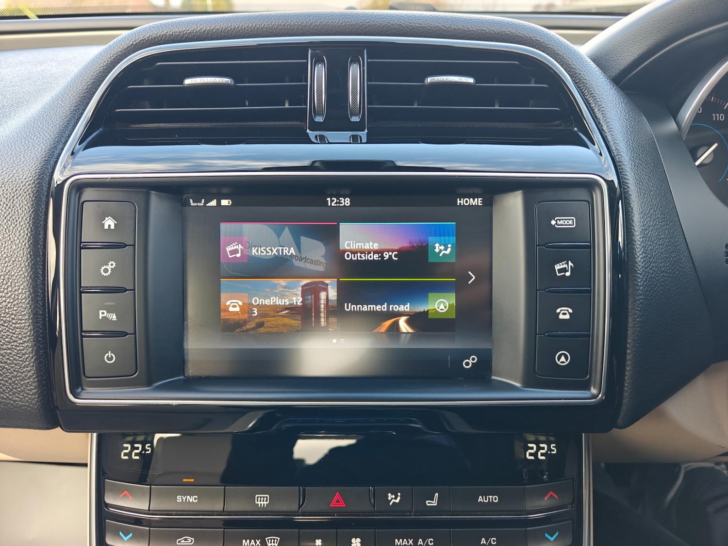 Used Jaguar XE 2016 for sale - 77318705: Photo 31