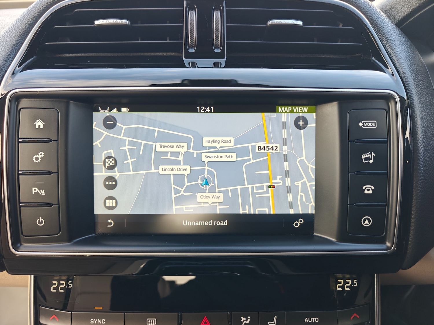 Used Jaguar XE 2016 for sale - 77318705: Photo 33