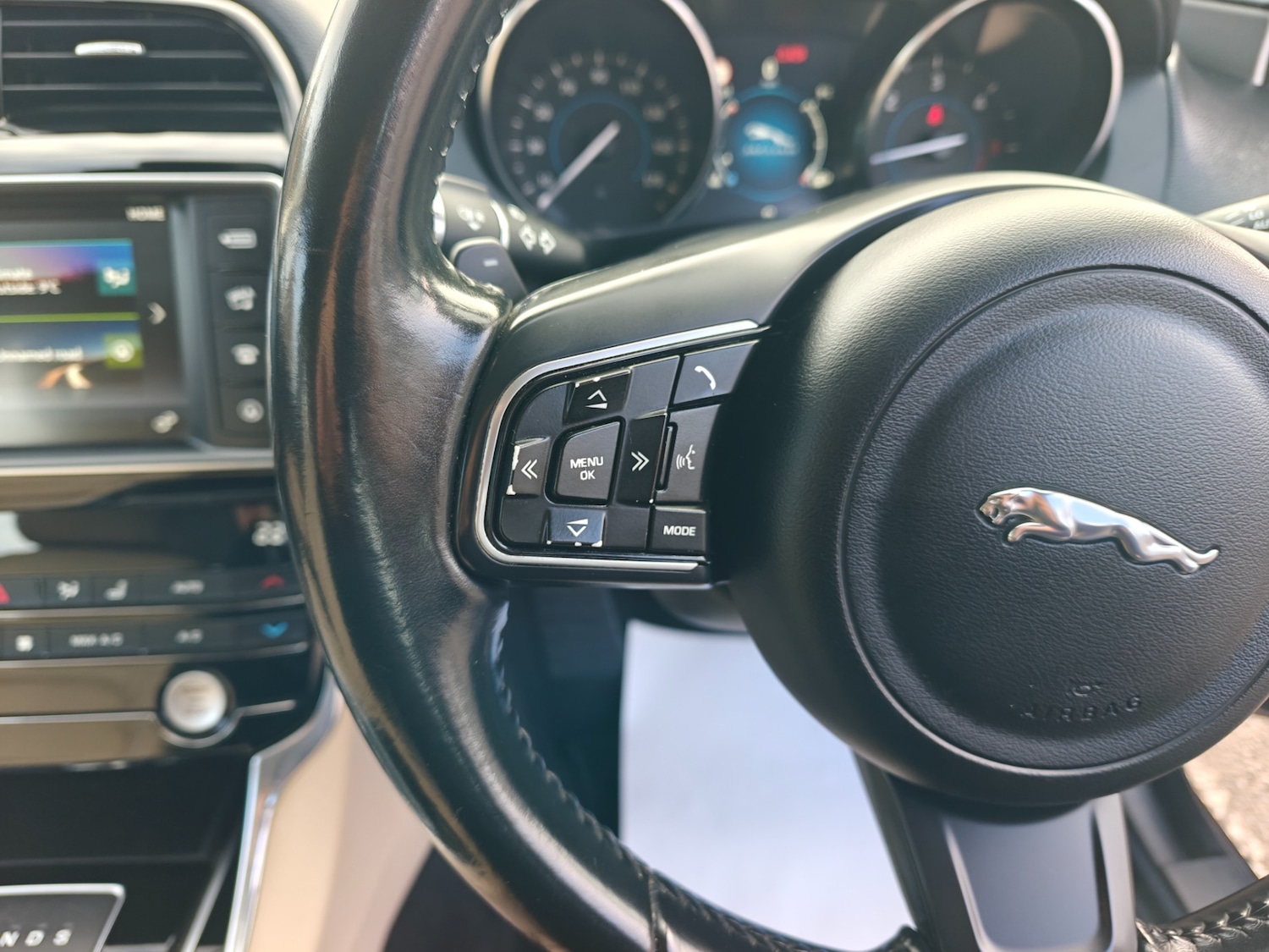 Used Jaguar XE 2016 for sale - 77318705: Photo 68