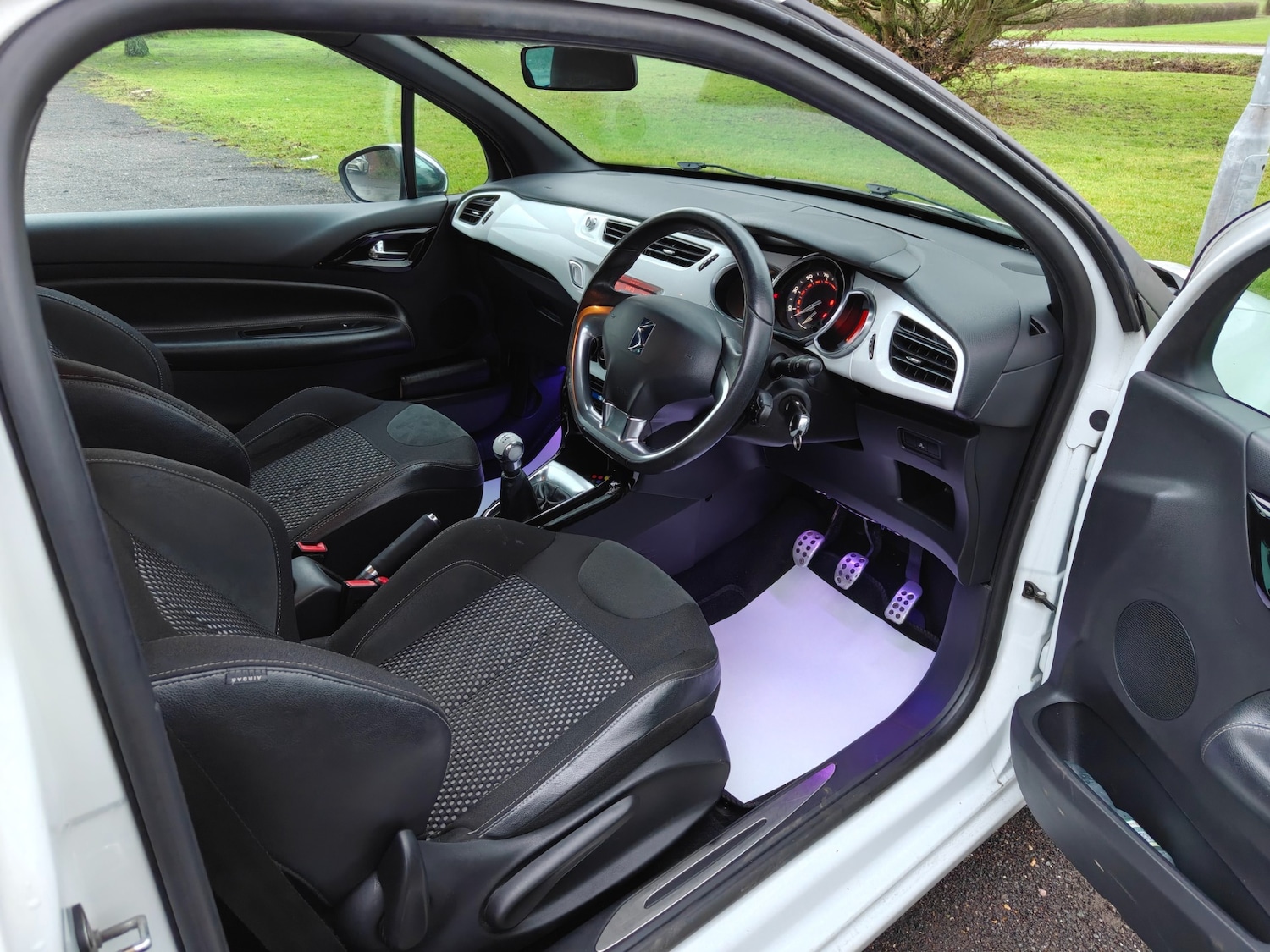 Used Citroen DS3 2010 for sale - 77274469: Photo 28