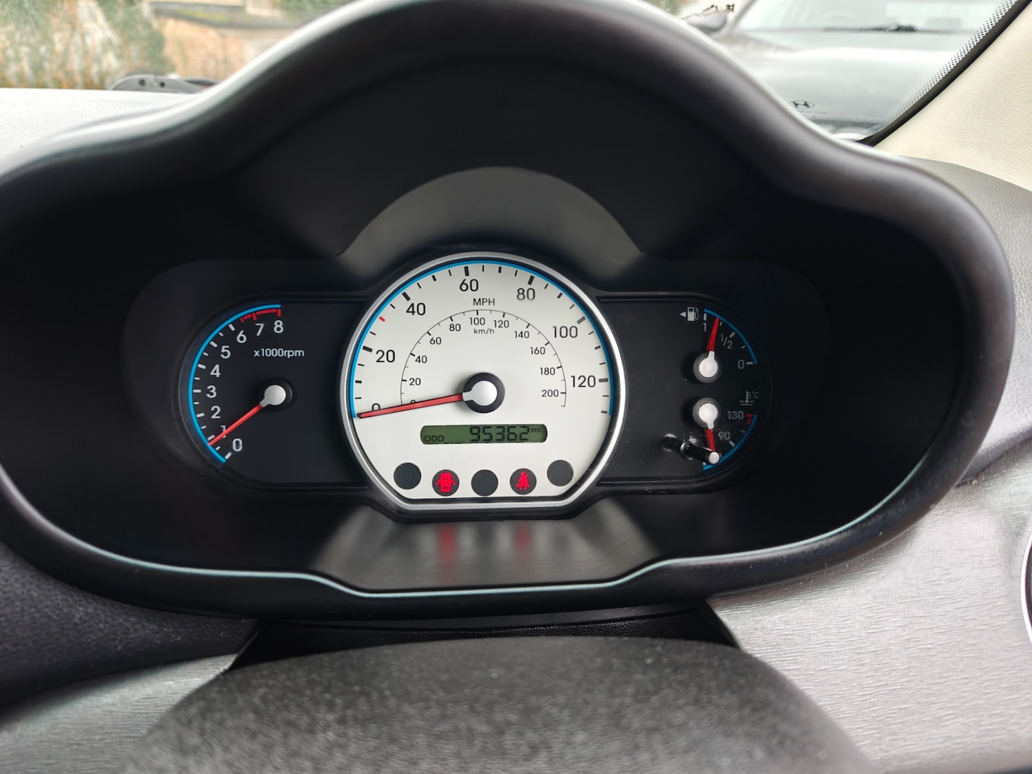 Used Hyundai i10 2010 for sale - 76544379: Photo 34