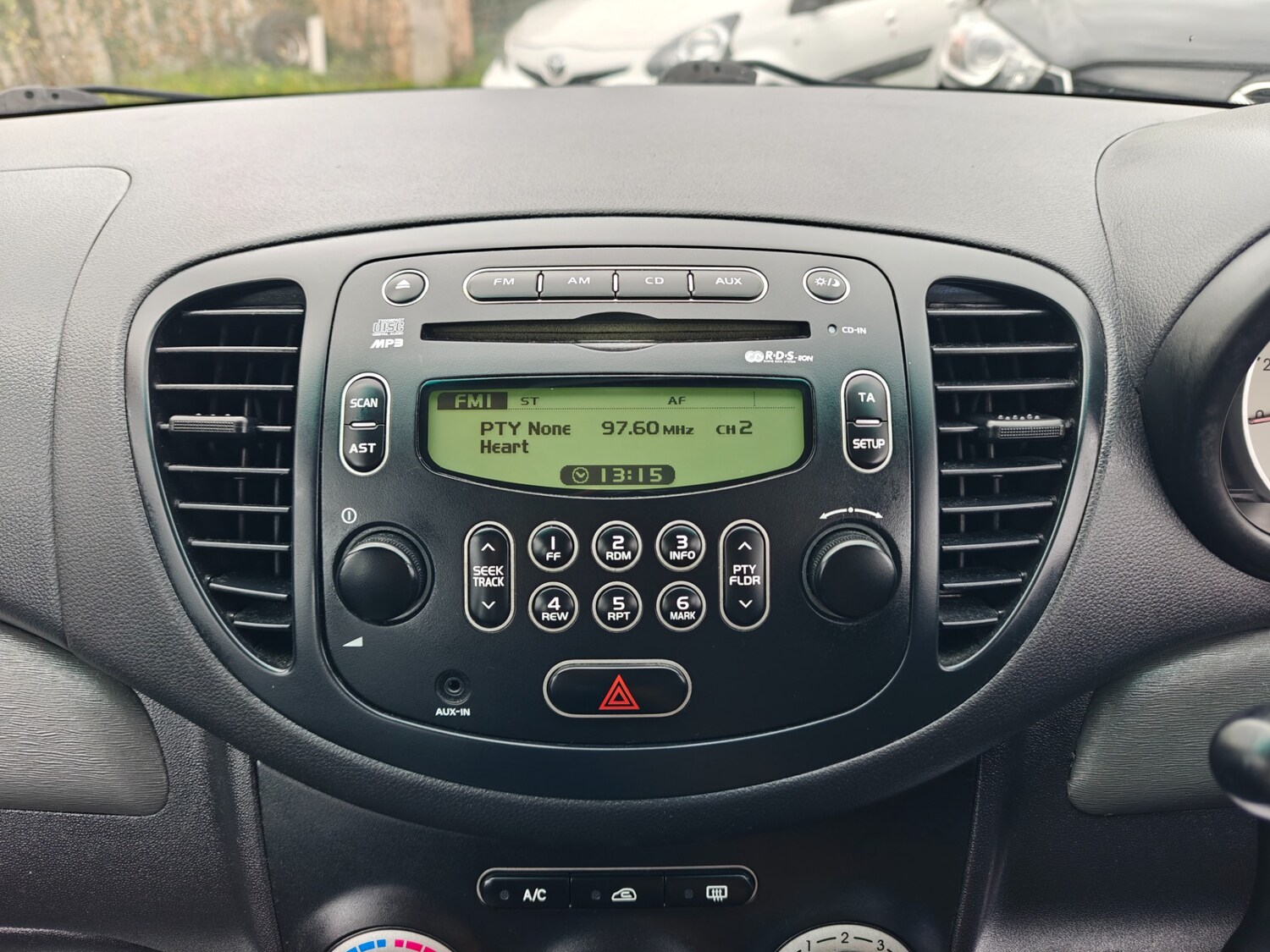 Used Hyundai i10 2010 for sale - 76544379: Photo 50