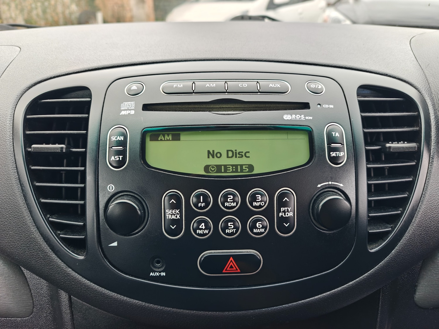 Used Hyundai i10 2010 for sale - 76544379: Photo 54