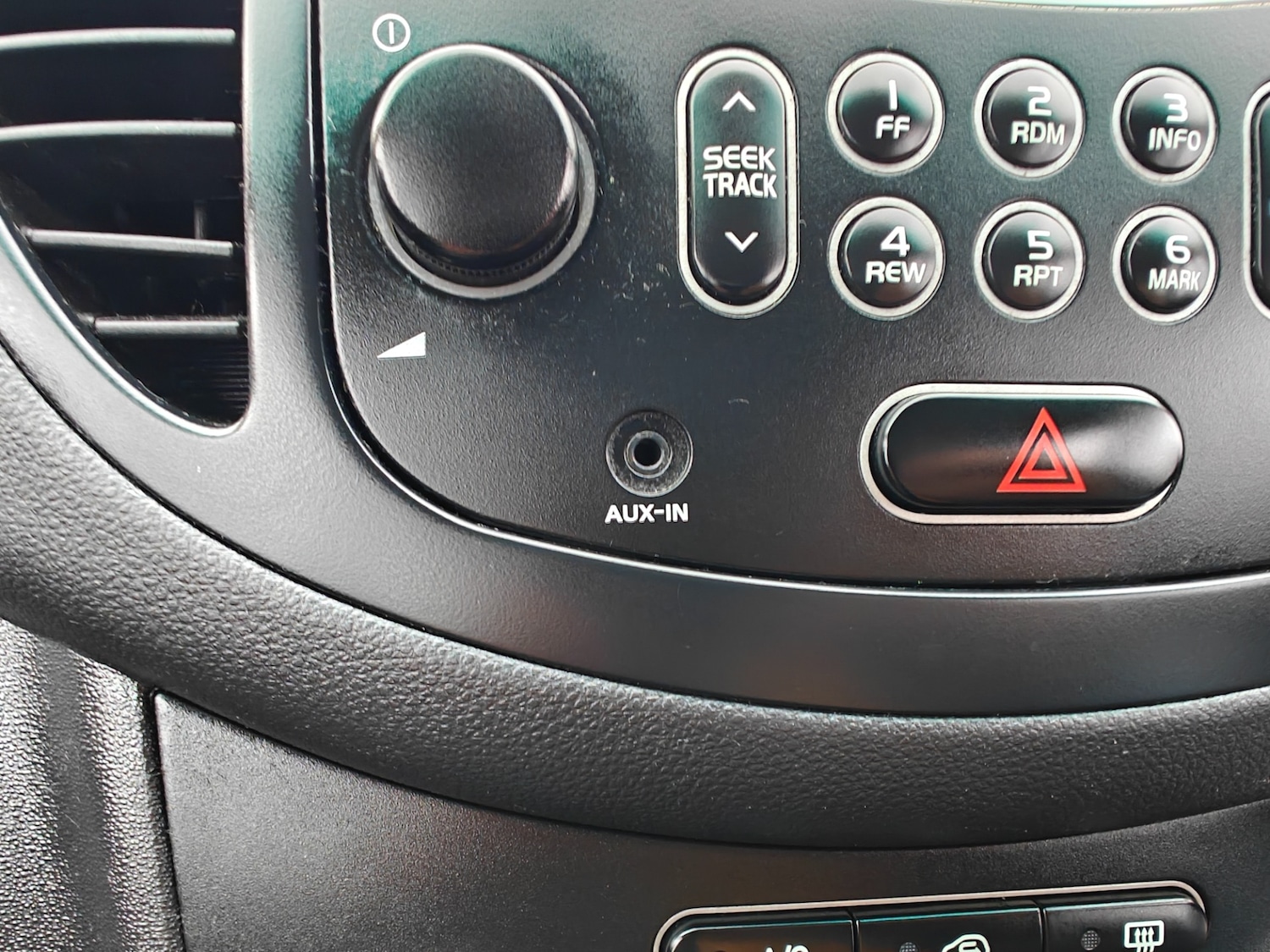 Used Hyundai i10 2010 for sale - 76544379: Photo 57