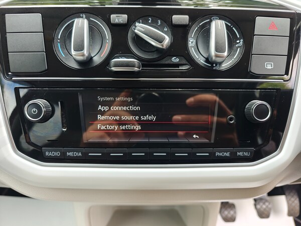 Used Volkswagen up! 2018 for sale - 73231025: Photo 40