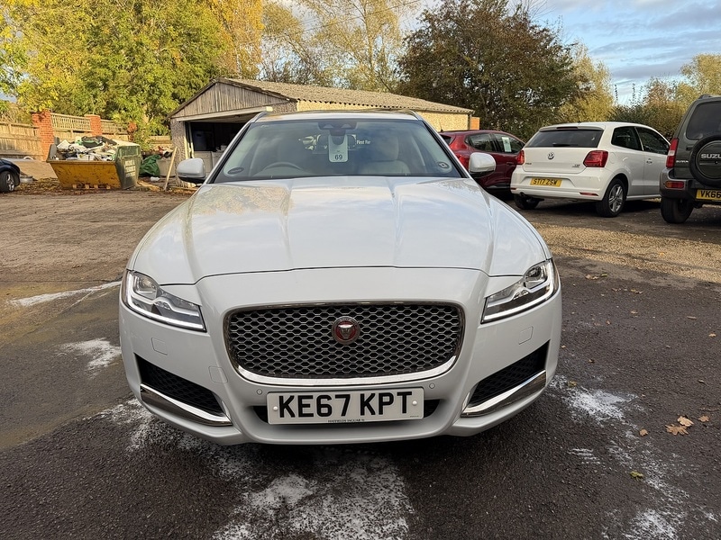 Used Jaguar XF 2018 for sale - 76197322: Photo 2