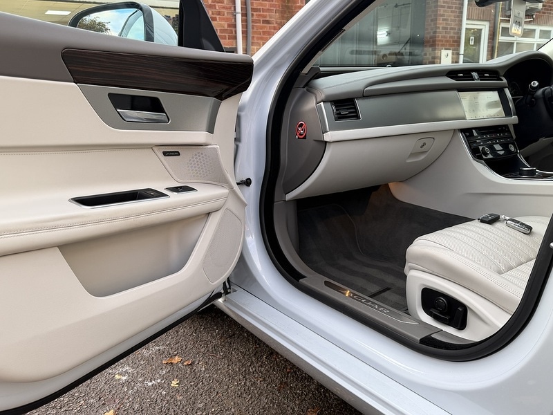 Used Jaguar XF 2018 for sale - 76197322: Photo 25