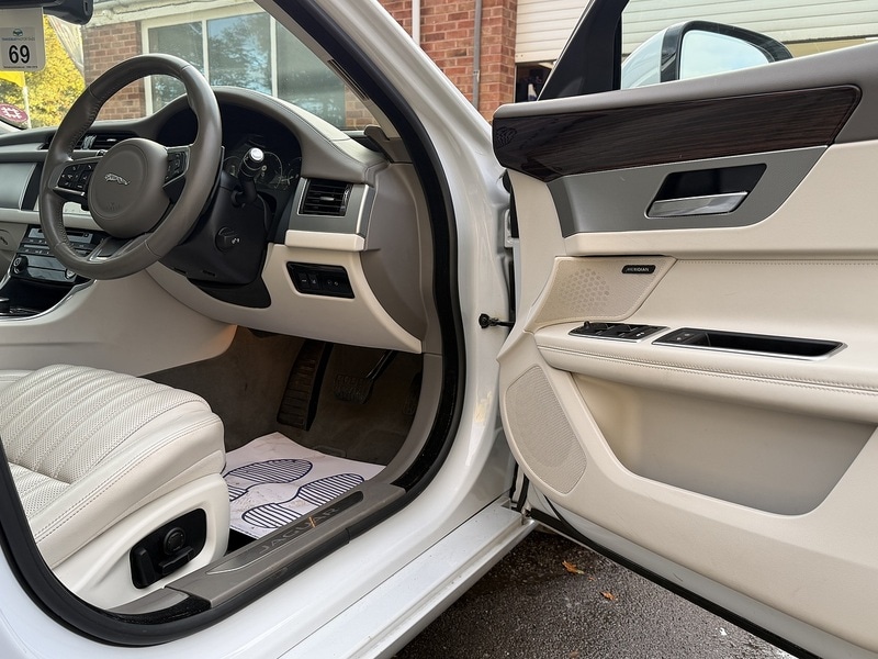 Used Jaguar XF 2018 for sale - 76197322: Photo 29
