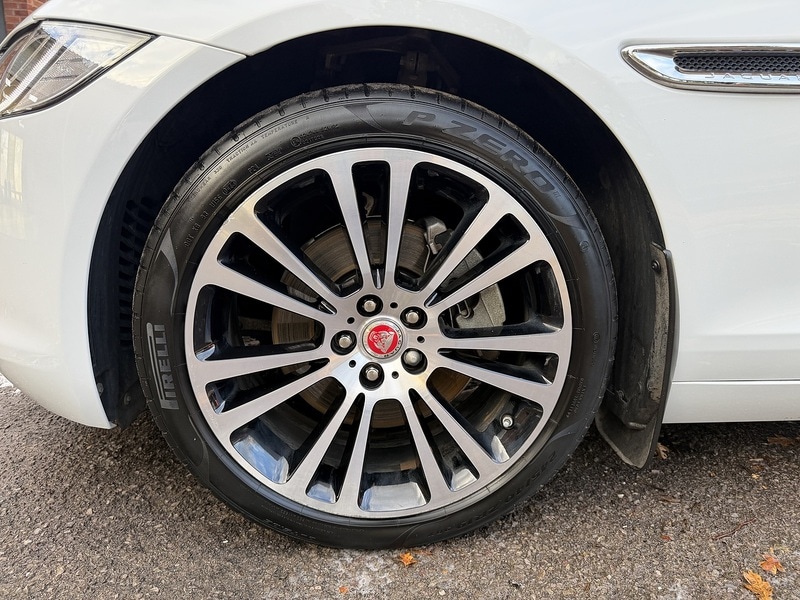 Used Jaguar XF 2018 for sale - 76197322: Photo 4