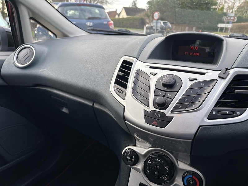 Used Ford Fiesta 2010 for sale - 76859869: Photo 21