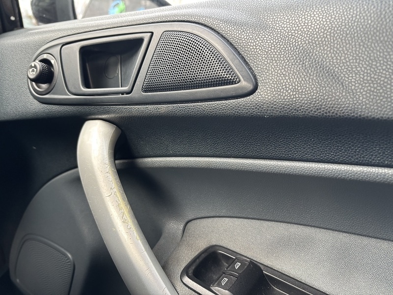 Used Ford Fiesta 2010 for sale - 76859869: Photo 24