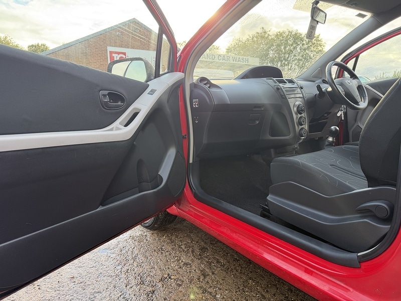 Used Toyota Yaris 2010 for sale - 76320096: Photo 16