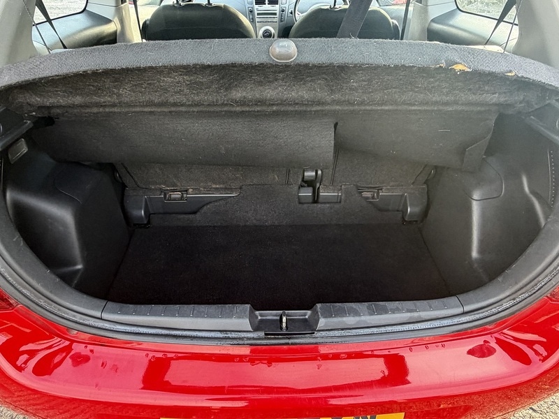 Used Toyota Yaris 2010 for sale - 76320096: Photo 8